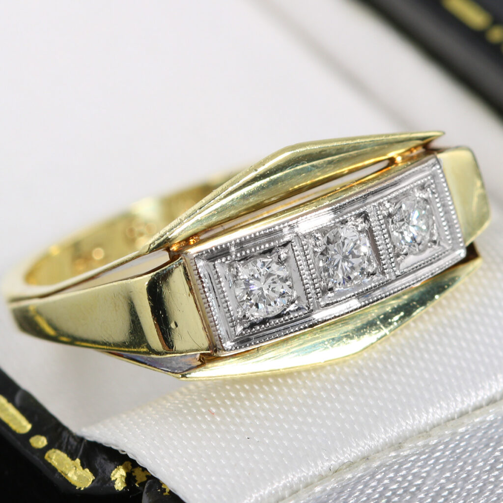 Złoty pierścionek z trzema diamentami Art Deco 14K