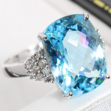 Złoty pierścionek z bardzo dużym topazem 10.00ct i diamentami 0.36ct 14K