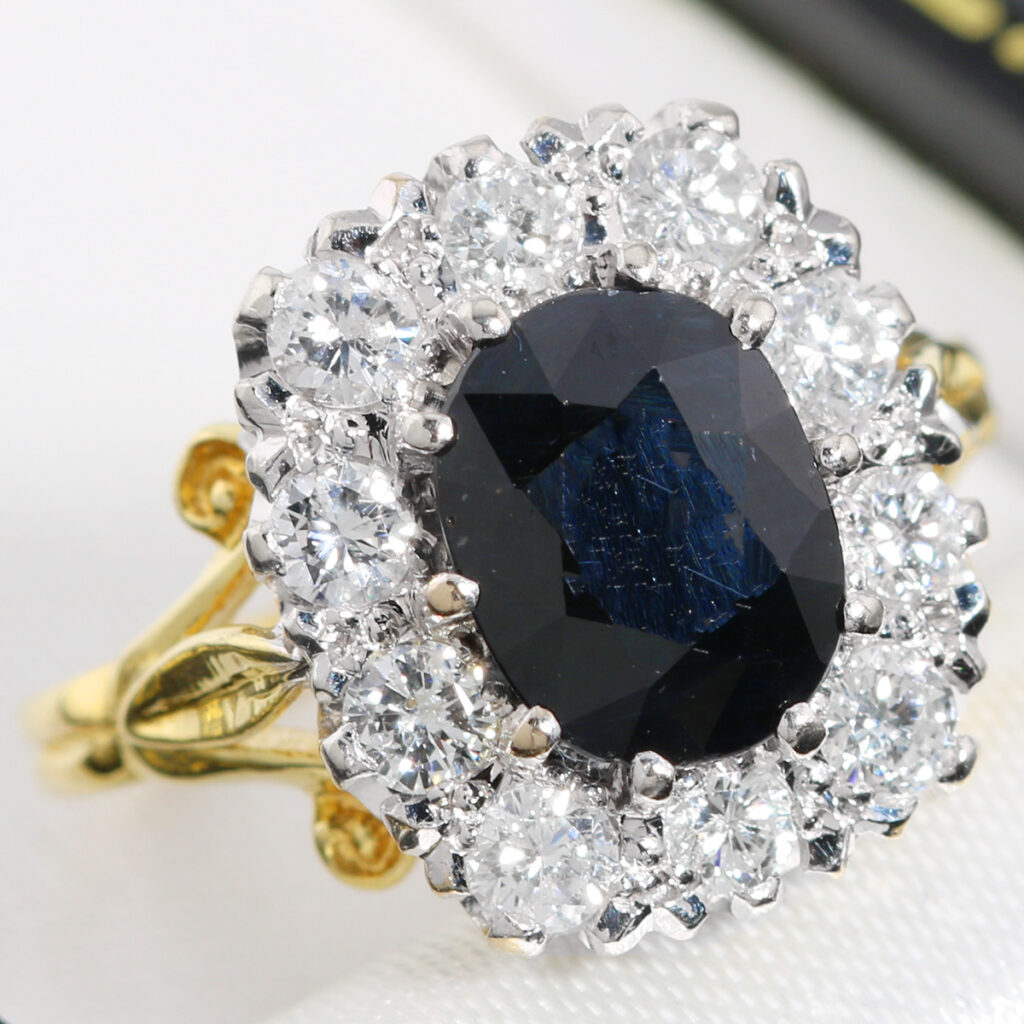 Złoty pierścionek z szafirem 1.90ct i brylantami 0.79ct Diana Style 18K