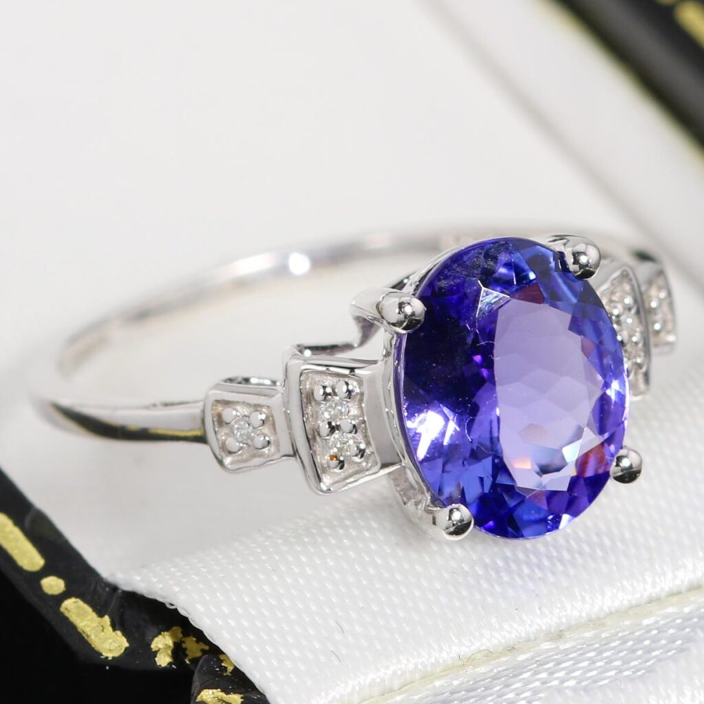 Złoty pierścionek z tanzanitem 2.71ct i diamentami białe złoto 14K
