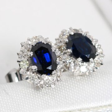 Złote kolczyki z szafirami 0.90ct i diamentami 0.24ct białe złoto 18K